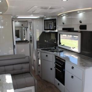 JB Caravans 22' Scorpion Sting Fd Cafe Lge Ensuite - Image 5
