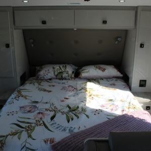 JB Caravans 22' Scorpion Sting Fd Cafe Lge Ensuite - Image 7